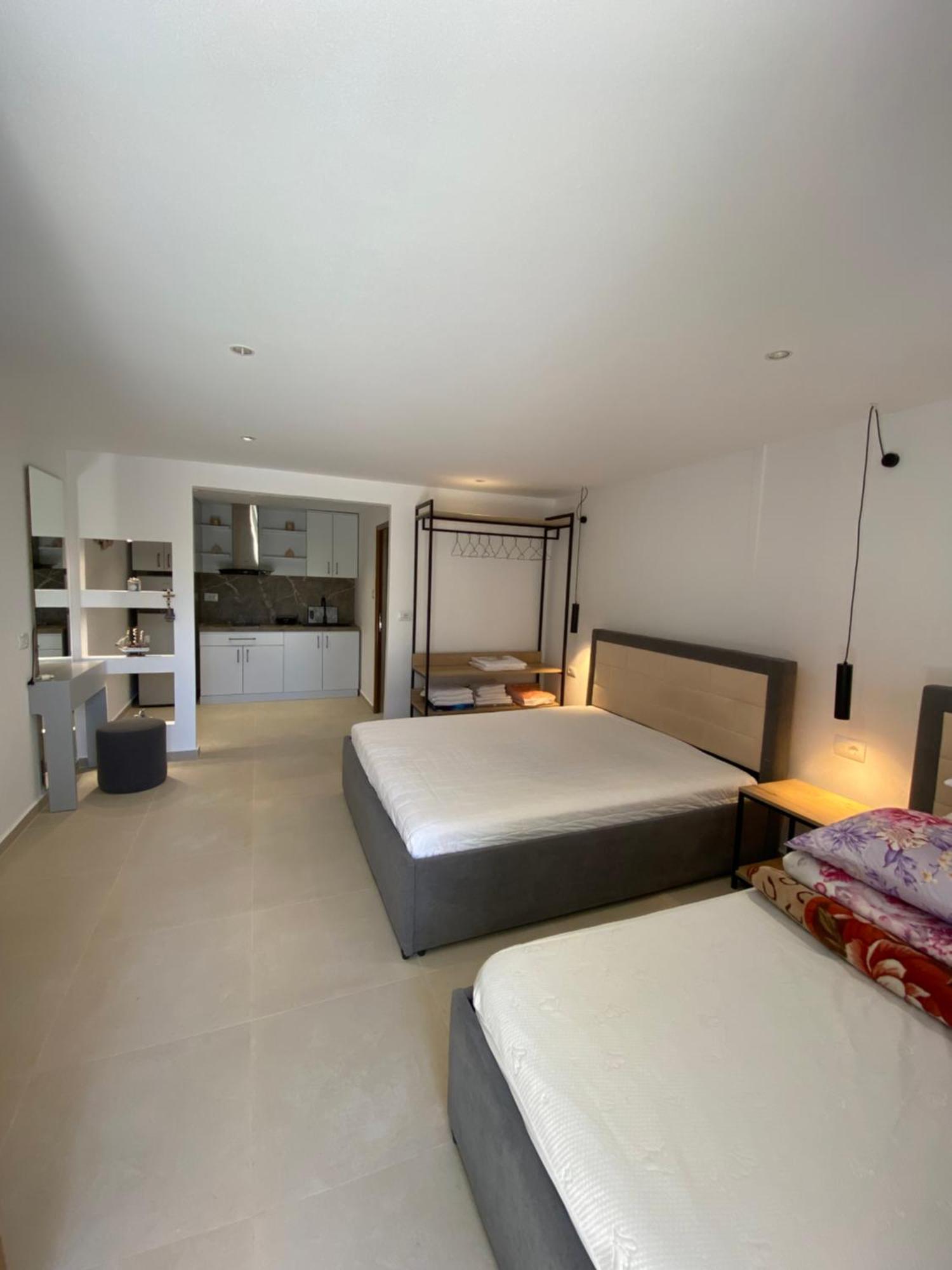 Guesthouse Xhuliano クサミル エクステリア 写真