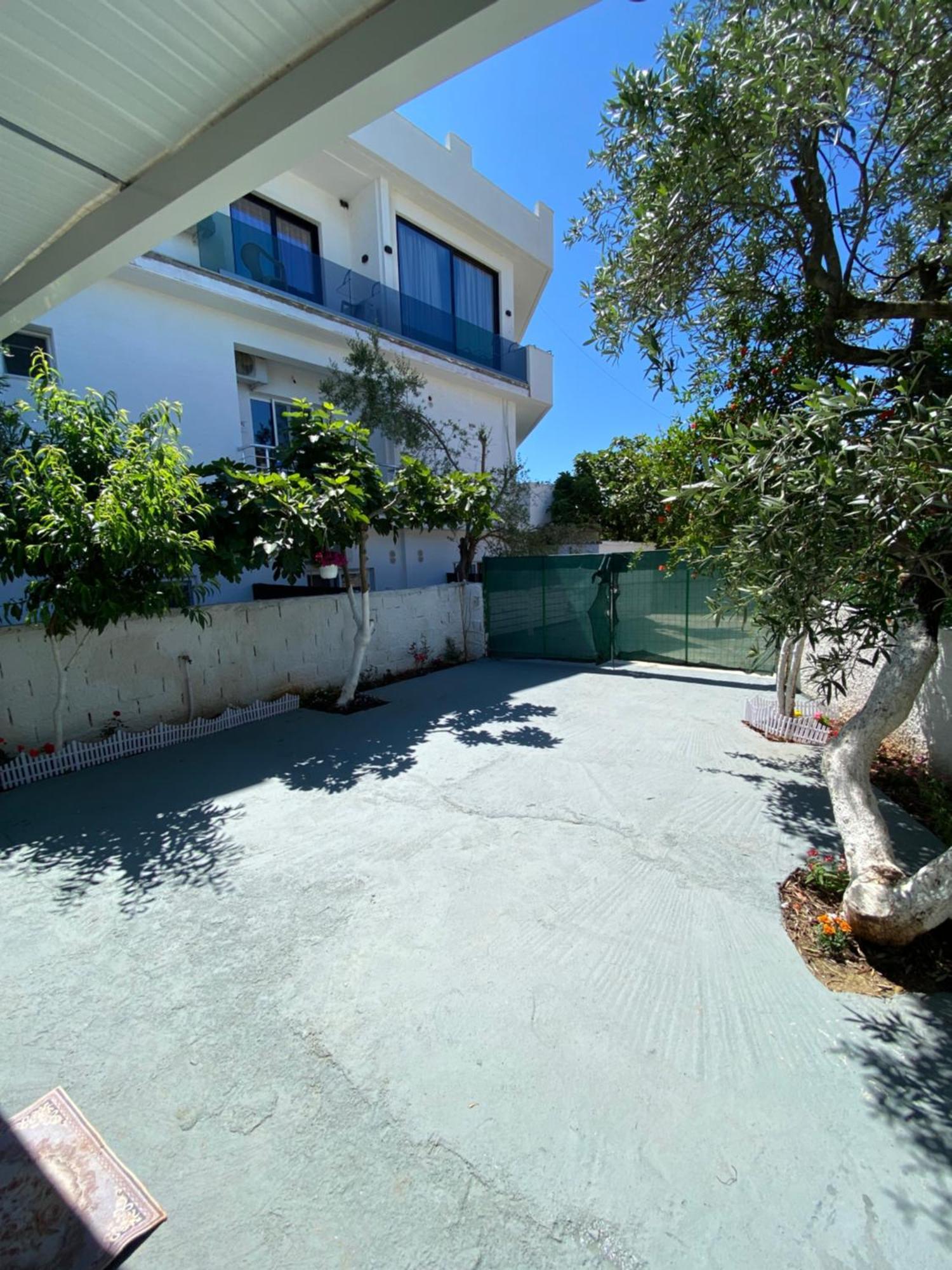 Guesthouse Xhuliano クサミル エクステリア 写真